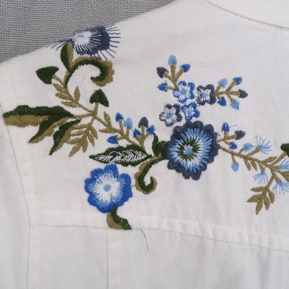 Back In The Saddle Women's Embroidered Western Drop Hem Button Top - size S - Picture 8 of 15